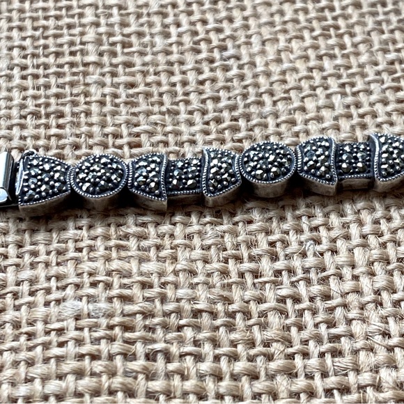 BEAUTIFUL JUDITH JACK STERLING VINTAGE MARCASITE ART DECO STYLE BRACELET
7” - Picture 8 of 10